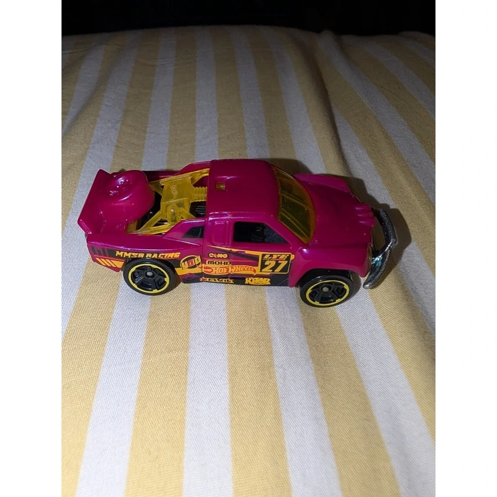 Hot Wheels Off Track 27 Purple Race Truck 1:64 Die Cast Mattel 2014 Racing